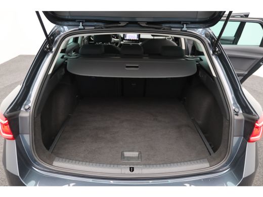 Seat Leon 1.0 eTSI Style Business Intense | Achterbank in delen neerklapbaar | Achterspoiler | Achteruitrij... ActivLease financial lease
