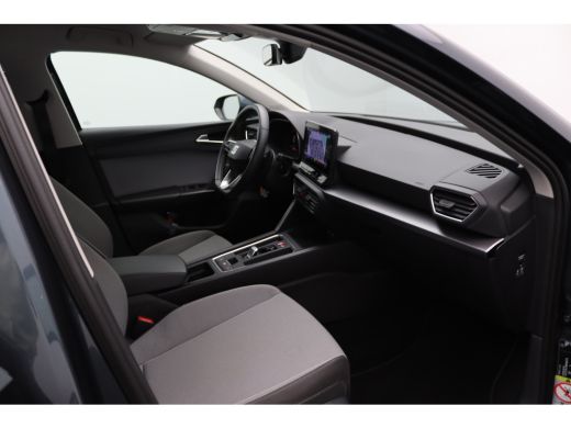 Seat Leon 1.0 eTSI Style Business Intense | Achterbank in delen neerklapbaar | Achterspoiler | Achteruitrij... ActivLease financial lease
