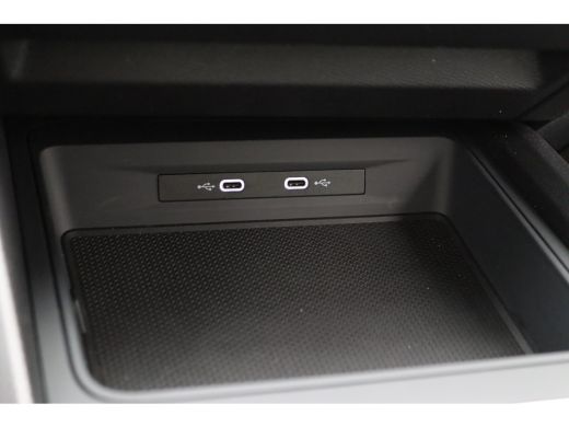 Seat Leon 1.0 eTSI Style Business Intense | Achterbank in delen neerklapbaar | Achterspoiler | Achteruitrij... ActivLease financial lease