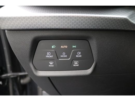 Seat Leon 1.0 eTSI Style Business Intense | Achterbank in delen neerklapbaar | Achterspoiler | Achteruitrij... ActivLease financial lease
