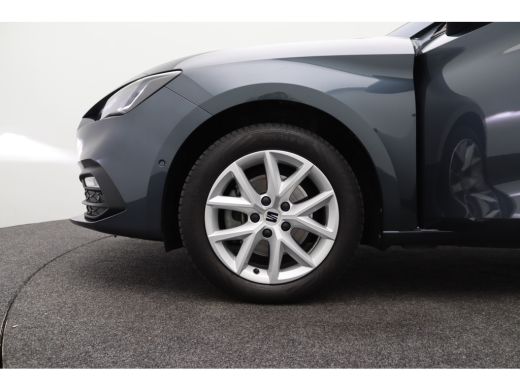 Seat Leon 1.0 eTSI Style Business Intense | Achterbank in delen neerklapbaar | Achterspoiler | Achteruitrij... ActivLease financial lease