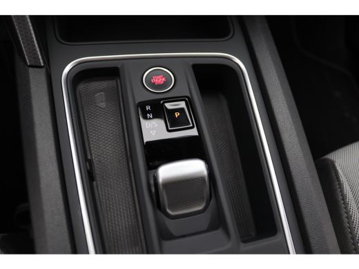 Seat Leon 1.0 eTSI Style Business Intense | Achterbank in delen neerklapbaar | Achterspoiler | Achteruitrij... ActivLease financial lease