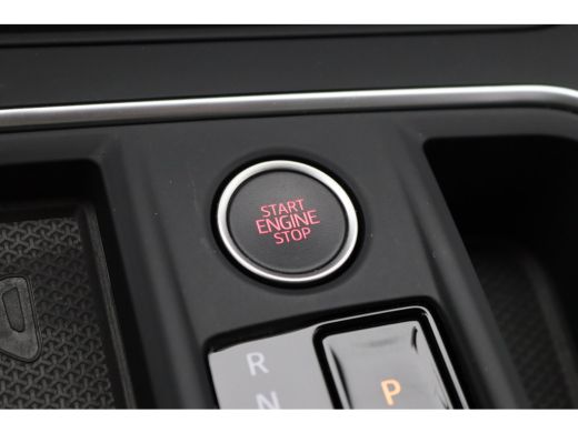 Seat Leon 1.0 eTSI Style Business Intense | Achterbank in delen neerklapbaar | Achterspoiler | Achteruitrij... ActivLease financial lease