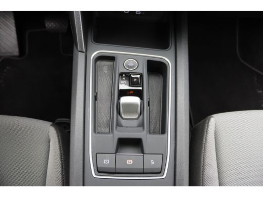 Seat Leon 1.0 eTSI Style Business Intense | Achterbank in delen neerklapbaar | Achterspoiler | Achteruitrij... ActivLease financial lease