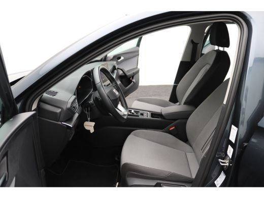Seat Leon 1.0 eTSI Style Business Intense | Achterbank in delen neerklapbaar | Achterspoiler | Achteruitrij... ActivLease financial lease