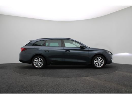 Seat Leon 1.0 eTSI Style Business Intense | Achterbank in delen neerklapbaar | Achterspoiler | Achteruitrij... ActivLease financial lease