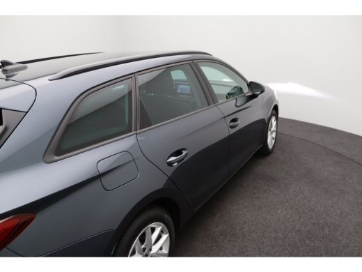 Seat Leon 1.0 eTSI Style Business Intense | Achterbank in delen neerklapbaar | Achterspoiler | Achteruitrij... ActivLease financial lease