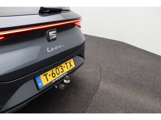 Seat Leon 1.0 eTSI Style Business Intense | Achterbank in delen neerklapbaar | Achterspoiler | Achteruitrij... ActivLease financial lease