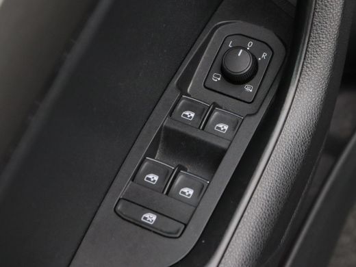 Skoda Karoq 1.5 TSi 150 Pk Automaat Style Business | Panoramadak | Trekhaak | Canton Audio | Adaptive Cruise ... ActivLease financial lease