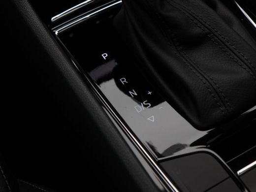 Skoda Karoq 1.5 TSi 150 Pk Automaat Style Business | Panoramadak | Trekhaak | Canton Audio | Adaptive Cruise ... ActivLease financial lease