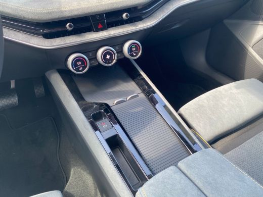 Skoda Superb 1.5 TSI MHEV First Edition | Achteruitrijcamera | Climatronic, elektronische airconditioning met ... ActivLease financial lease
