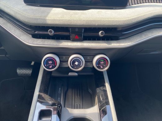Skoda Superb 1.5 TSI MHEV First Edition | Achteruitrijcamera | Climatronic, elektronische airconditioning met ... ActivLease financial lease