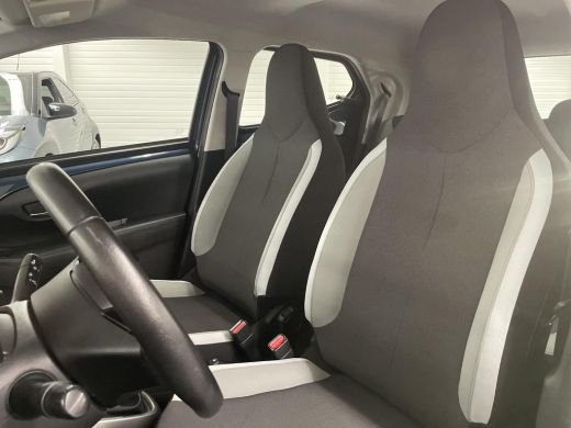 Toyota Aygo 1.0 VVT-i x-play ActivLease financial lease