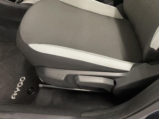 Toyota Aygo 1.0 VVT-i x-play ActivLease financial lease