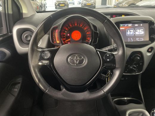 Toyota Aygo 1.0 VVT-i x-play ActivLease financial lease