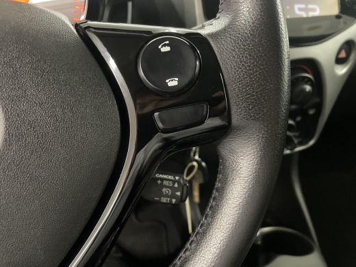 Toyota Aygo 1.0 VVT-i x-play ActivLease financial lease