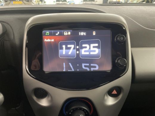 Toyota Aygo 1.0 VVT-i x-play ActivLease financial lease