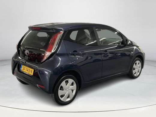 Toyota Aygo 1.0 VVT-i x-play ActivLease financial lease