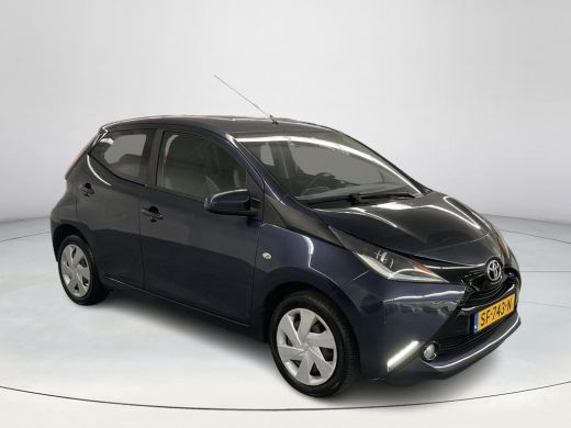 Toyota Aygo 1.0 VVT-i x-play ActivLease financial lease