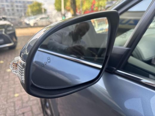 Toyota C-HR 1.8 Hybrid Executive | 06-10141018 Voor meer informatie ActivLease financial lease