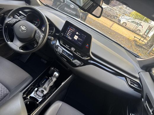 Toyota C-HR 1.8 Hybrid Executive | 06-10141018 Voor meer informatie ActivLease financial lease