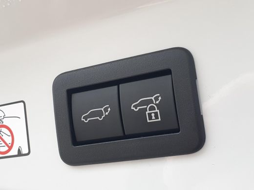 Toyota C-HR 2.0 Plug-in Hybrid 220 Executive Toyota C-HR Plug-in Hybrid 220 Executive **NIEUWE AUTO/ DIRECT L... ActivLease financial lease