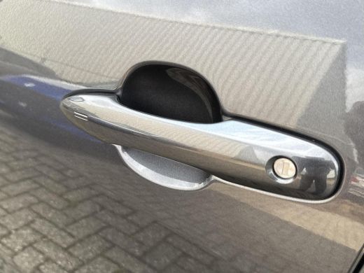 Toyota Yaris 1.5 Hybrid 115 Dynamic **NIEUWE AUTO/ BINNENKORT LEVERBAAR** ActivLease financial lease