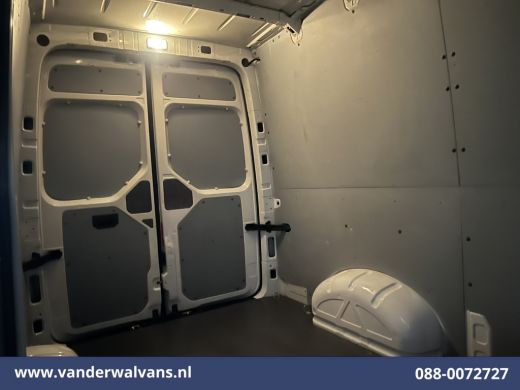 Volkswagen Crafter 2.0 TDI 140pk L3H3 L2H2 Euro6 Airco | 3000kg Trekhaak | Navigatie | Apple Carplay Android Auto, C... ActivLease financial lease