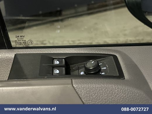 Volkswagen Crafter 2.0 TDI 140pk L3H3 L2H2 Euro6 Airco | 3000kg Trekhaak | Navigatie | Apple Carplay Android Auto, C... ActivLease financial lease