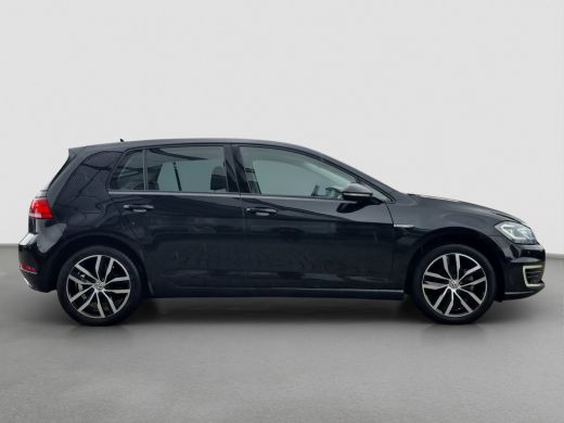 Volkswagen e-Golf E-DITION Warmtepomp | Camera | Adaptive CC | Parkeersensoren voor + Achter | LED | ActivLease financial lease