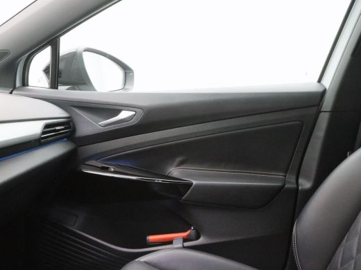 Volkswagen ID.4 First 77 kWh | SOH 89% | Adaptive Cruise | Climate Control | Stoelverwarming | Navigatie | Camera... ActivLease financial lease
