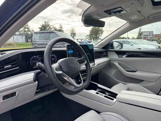 Volkswagen Passat Variant 1.5 eHybrid Elegance | Leder | Pano | 5 jr gar. ActivLease financial lease