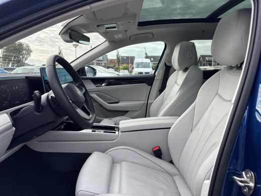 Volkswagen Passat Variant 1.5 eHybrid Elegance | Leder | Pano | 5 jr gar. ActivLease financial lease