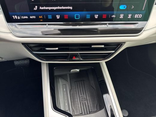 Volkswagen Passat Variant 1.5 eHybrid Elegance | Leder | Pano | 5 jr gar. ActivLease financial lease