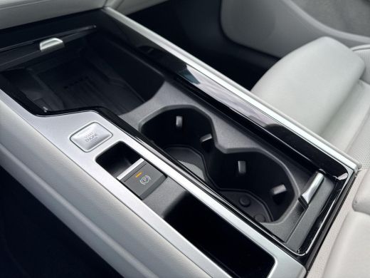 Volkswagen Passat Variant 1.5 eHybrid Elegance | Leder | Pano | 5 jr gar. ActivLease financial lease