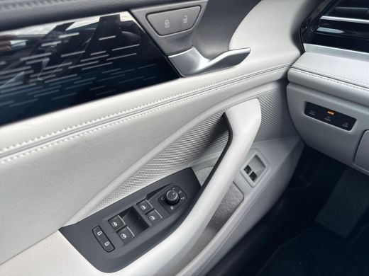 Volkswagen Passat Variant 1.5 eHybrid Elegance | Leder | Pano | 5 jr gar. ActivLease financial lease