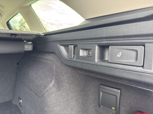 Volkswagen Passat Variant 1.5 eHybrid Elegance | Leder | Pano | 5 jr gar. ActivLease financial lease