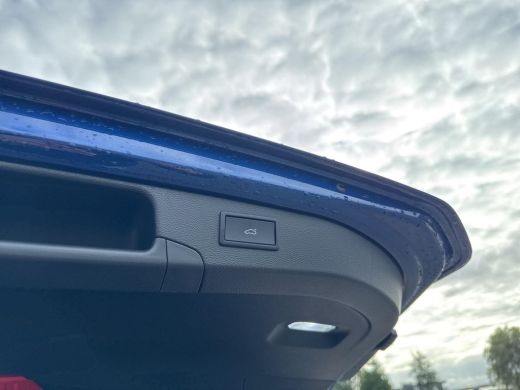 Volkswagen Passat Variant 1.5 eHybrid Elegance | Leder | Pano | 5 jr gar. ActivLease financial lease