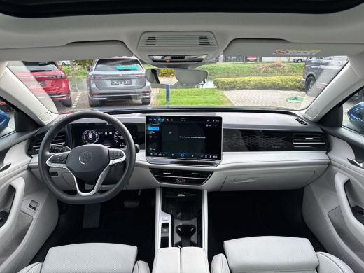 Volkswagen Passat Variant 1.5 eHybrid Elegance | Leder | Pano | 5 jr gar. ActivLease financial lease