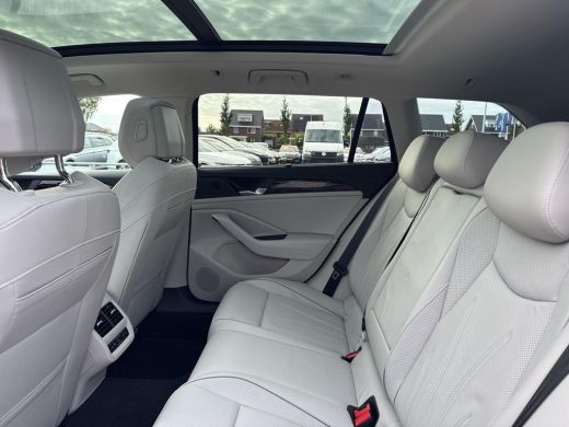 Volkswagen Passat Variant 1.5 eHybrid Elegance | Leder | Pano | 5 jr gar. ActivLease financial lease