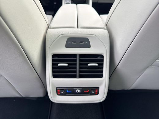 Volkswagen Passat Variant 1.5 eHybrid Elegance | Leder | Pano | 5 jr gar. ActivLease financial lease