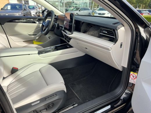 Volkswagen Passat Variant 1.5 eHybrid Elegance | Leder | Trekhaak | | 272Pk | 5jaar Fabrieks Garantie | ActivLease financial lease