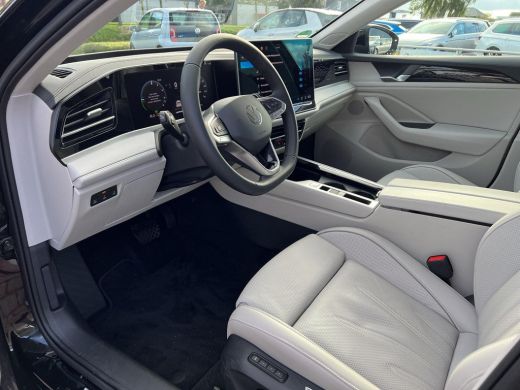 Volkswagen Passat Variant 1.5 eHybrid Elegance | Leder | Trekhaak | | 272Pk | 5jaar Fabrieks Garantie | ActivLease financial lease