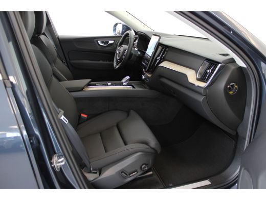 Volvo  XC60 T6 350PK AWD Plus Bright | Trekhaak | 360° | Privacy glas | Harman Kardon | Power Seats ActivLease financial lease