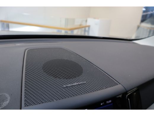 Volvo  XC60 T8 455PK AWD Plus Bright | 360&deg; | Lighting Pack | Trekhaak | Harman Kardon | Privacy glas ActivLease financial lease