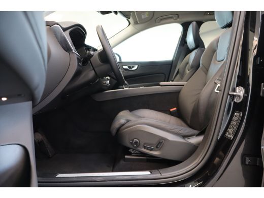 Volvo  XC60 T8 455PK AWD Ultimate Dark | Luchtvering | Trekh. | 360&deg; | Pano-dak | 21" | Privacy glas ActivLease financial lease