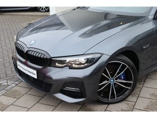 BMW 3 Serie Touring 330e High Executive M Sport Automaat / Panoramadak / Sportstoelen / Achteruitrijcamera / ...