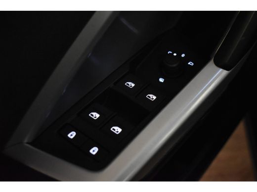 Audi Q3 35TFSI 150PK S-TRONIC PRO LINE VIRTUAL/PDC/NAVI ActivLease financial lease