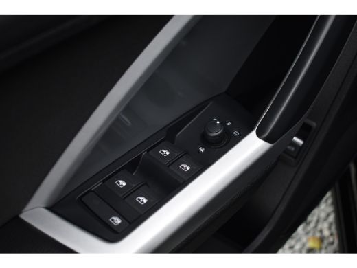 Audi Q3 45 TFSI e 245pk S-TRONIC PRO-LINE VIRTUAL/PDC/CARPLAY ActivLease financial lease