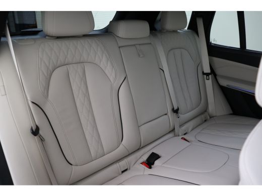 BMW X5 xDrive50e High Executive M Sport Automaat / Panoramadak / Trekhaak / Soft-Close / Stoelventilatie... ActivLease financial lease